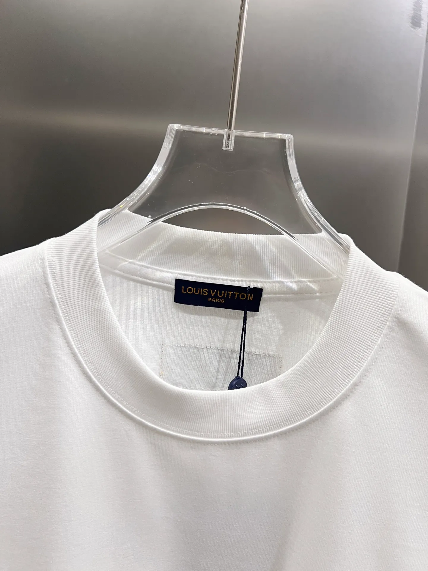 🅿️190 1v Louis* 2025 autumn and winter new style, classic letter three-dimensional foam printing + hot diamond process design, high-end version! Highly breathable and comfortable, customized double yarn plain cotton fabric. Short-sleeved T-shirt. Same style for men and women. Sizes S M L XL XXL Five sizes black white